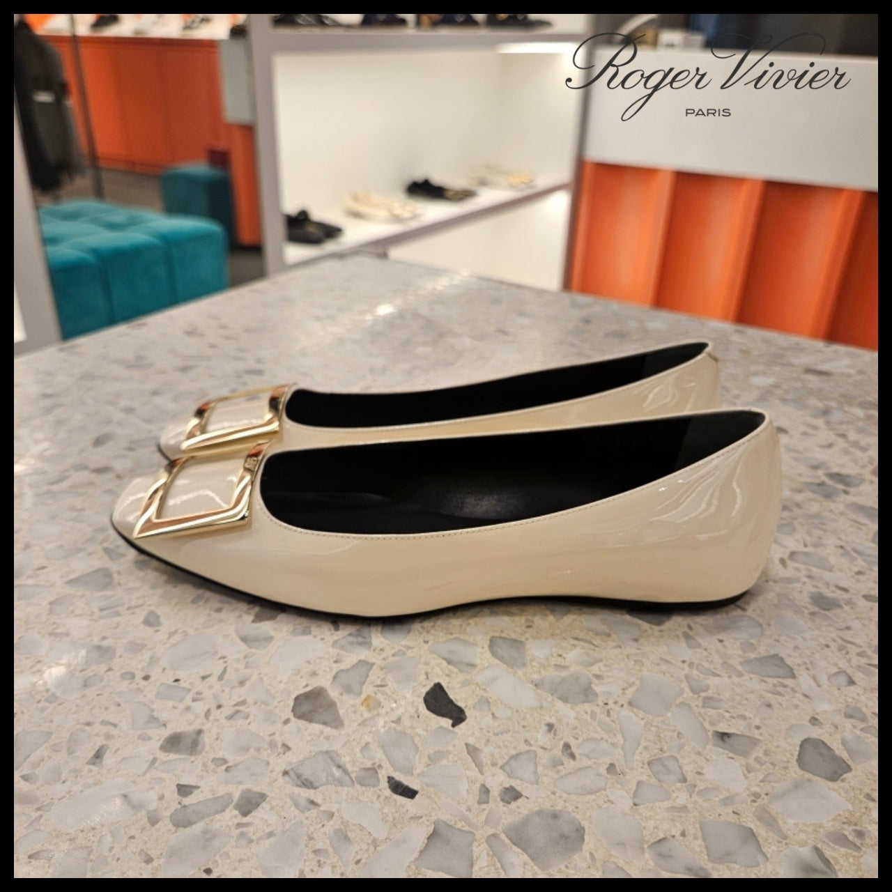 【Roger Vivier】Trumpet Flat Shoes