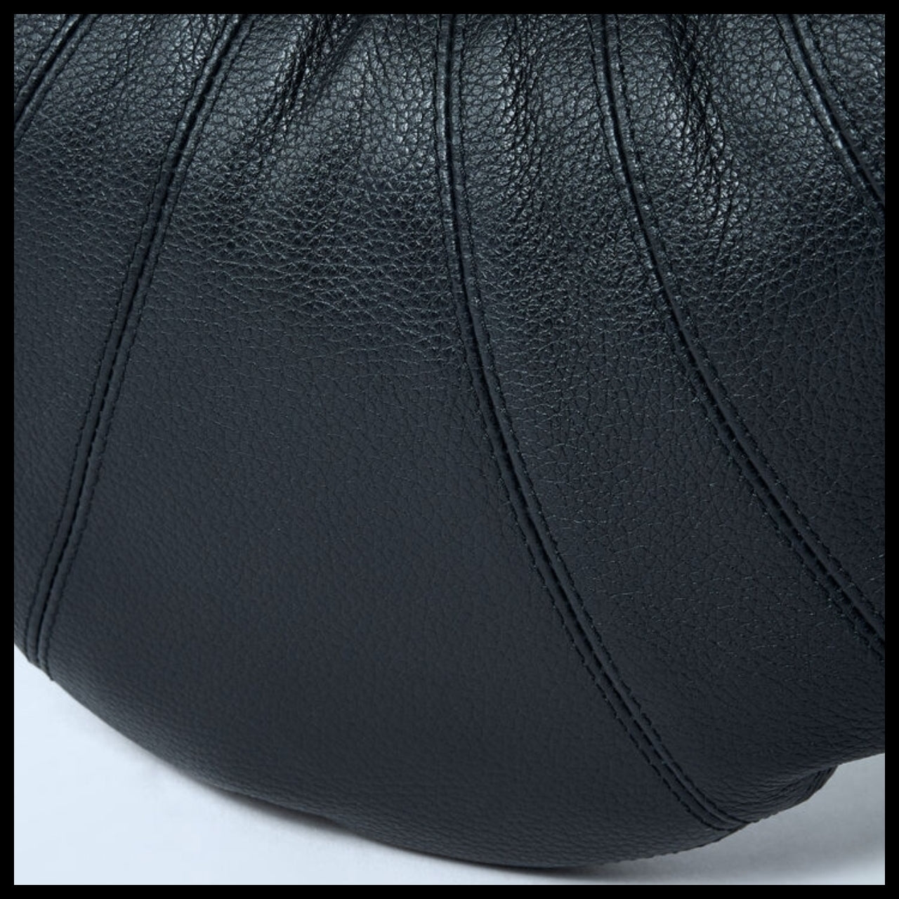 【LEMAIRE】Mini Fortune Croissant Handbag