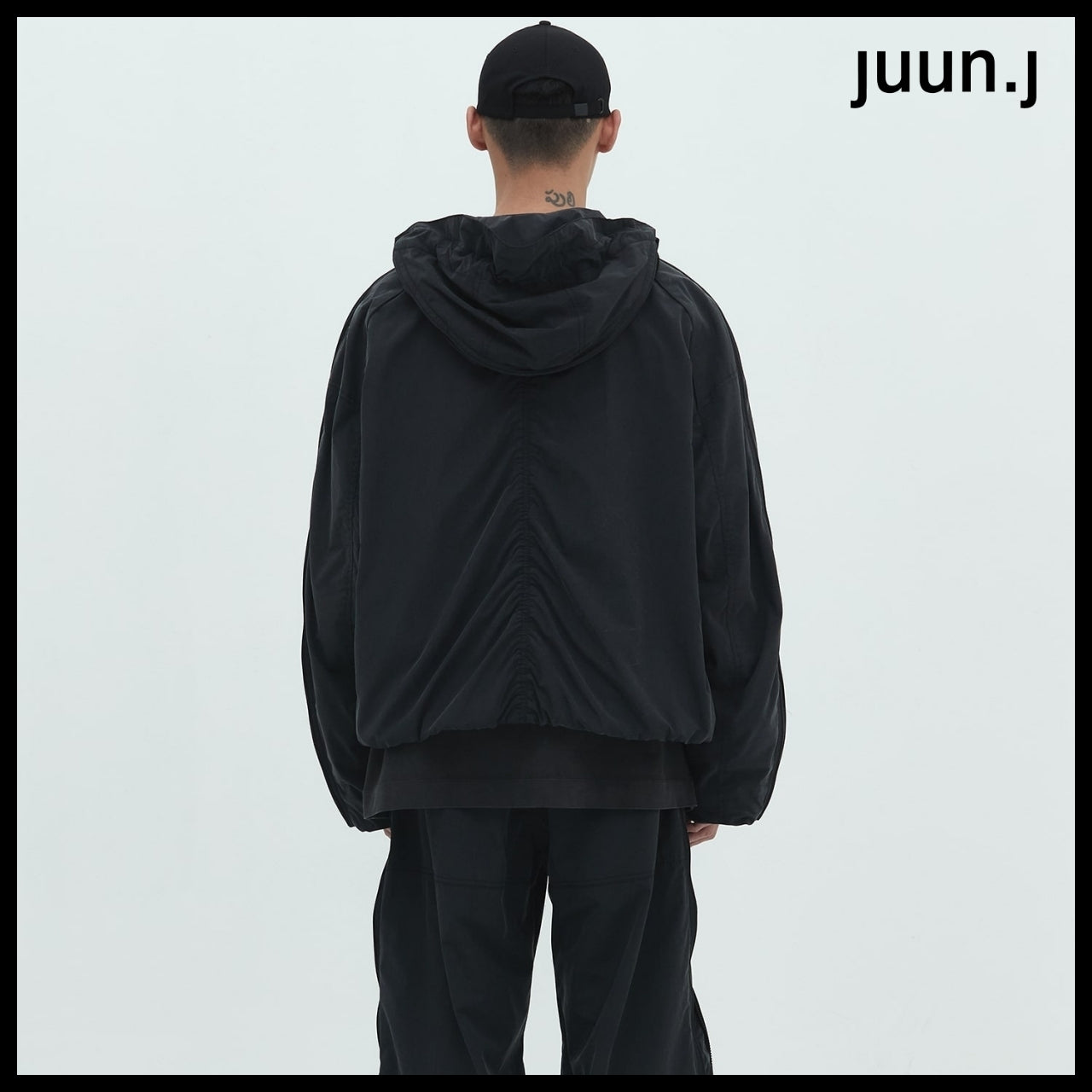 【JUUN.J】Salt Shrink Nylon Side Zipper Short Padded Hood