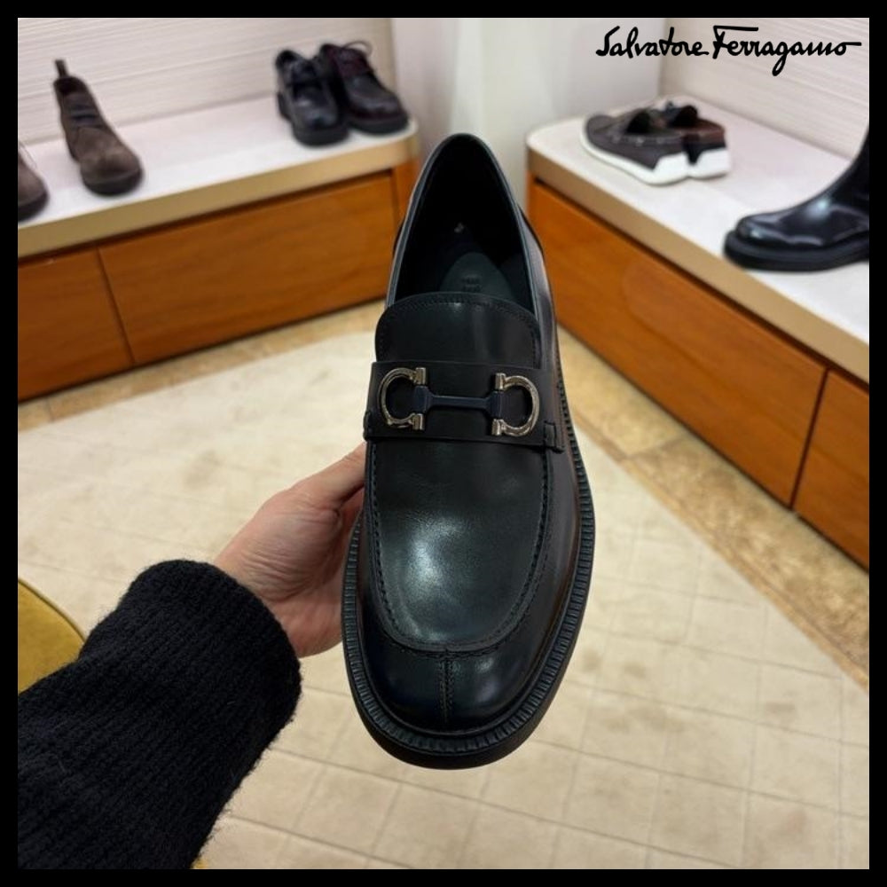 【FERRAGAMO】GLOBO DOUBLE GANCINI LEATHER LOAFERS NAVY