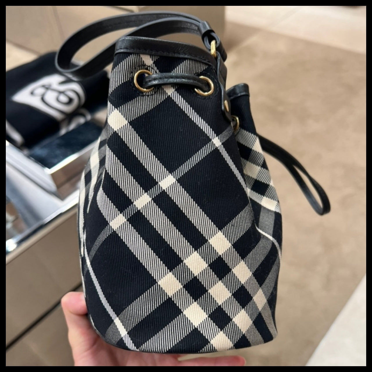 【Burberry】Check Drawstring Bucket Bag