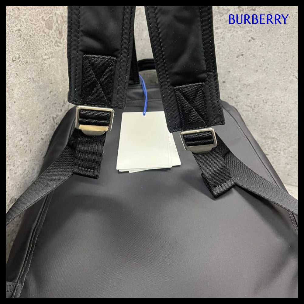 【Burberry】Lettering Logo Pocket Nylon Medium Rucksack