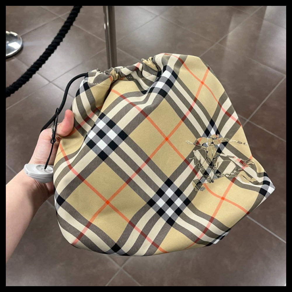 【Burberry】Vintage Check String Clutch Pouch Bag
