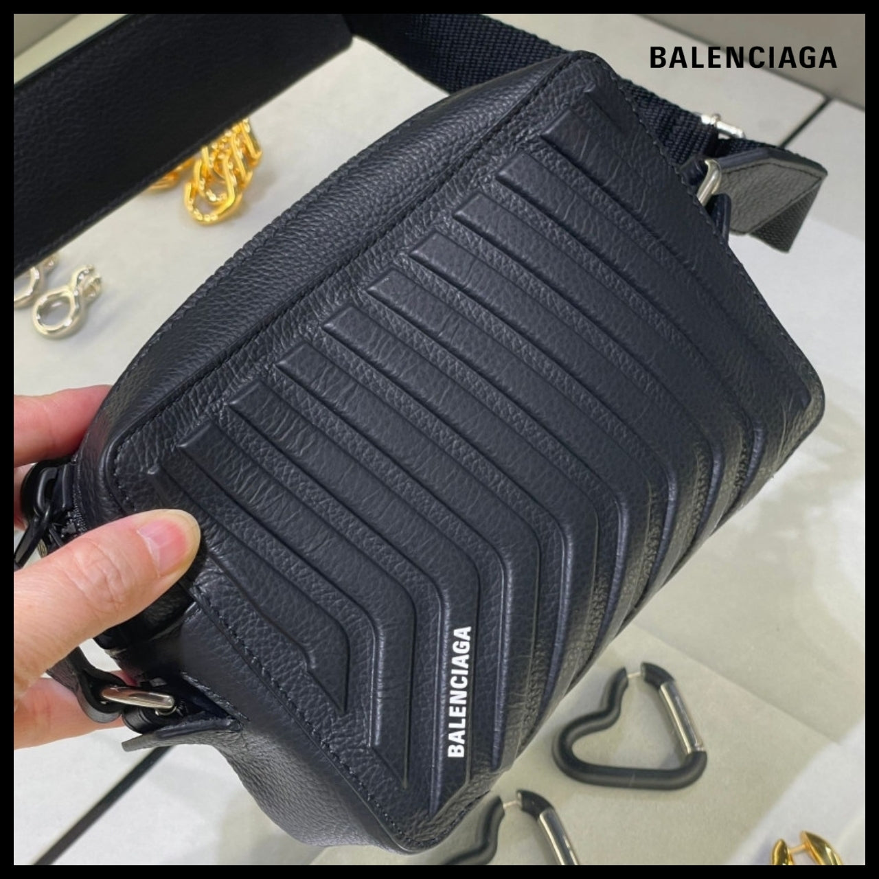 【BALENCIAGA】CAR Grained Leather Cross Camera Bag
