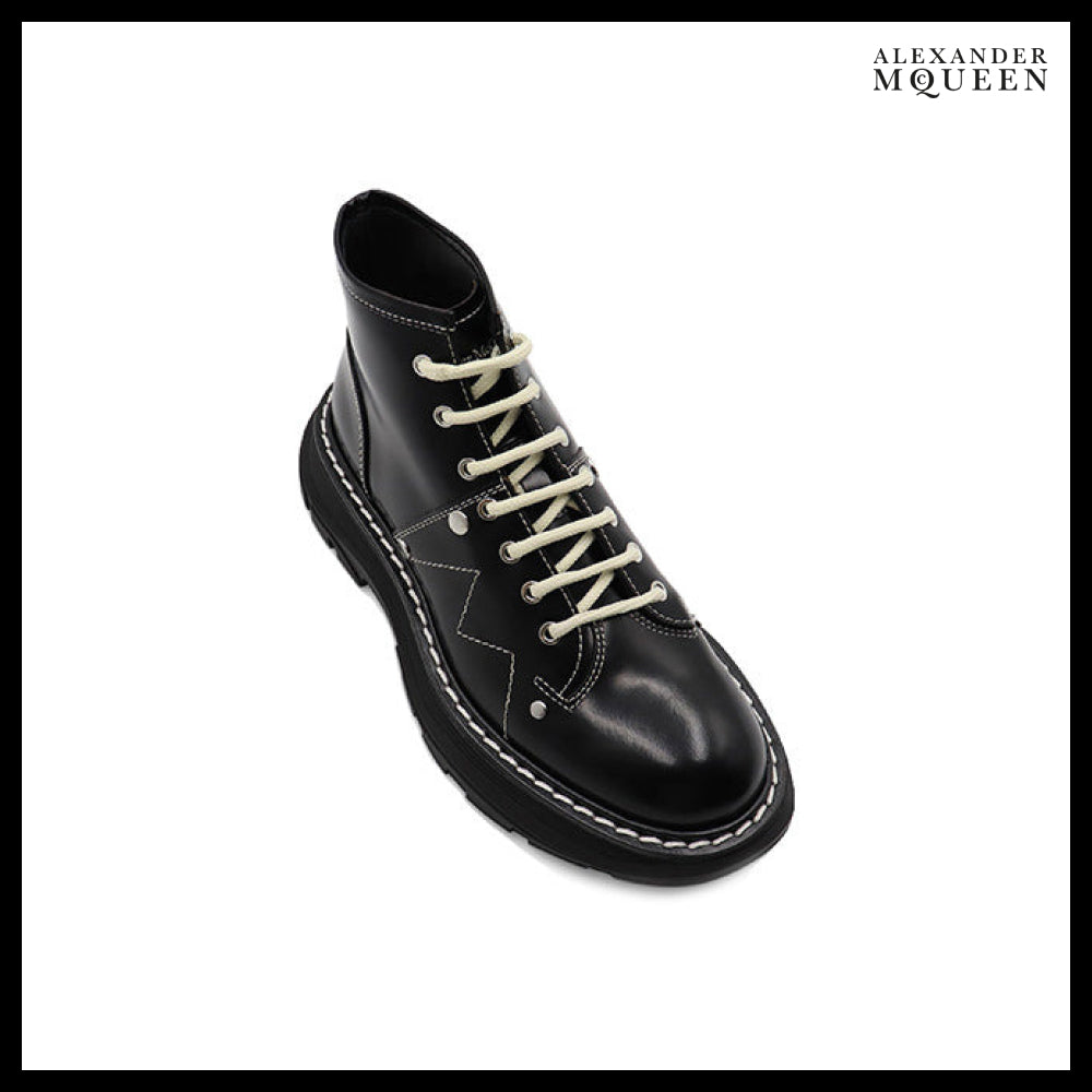 【Alexander Mcqueen】Tread Lace-Up Boots in Black/Silver