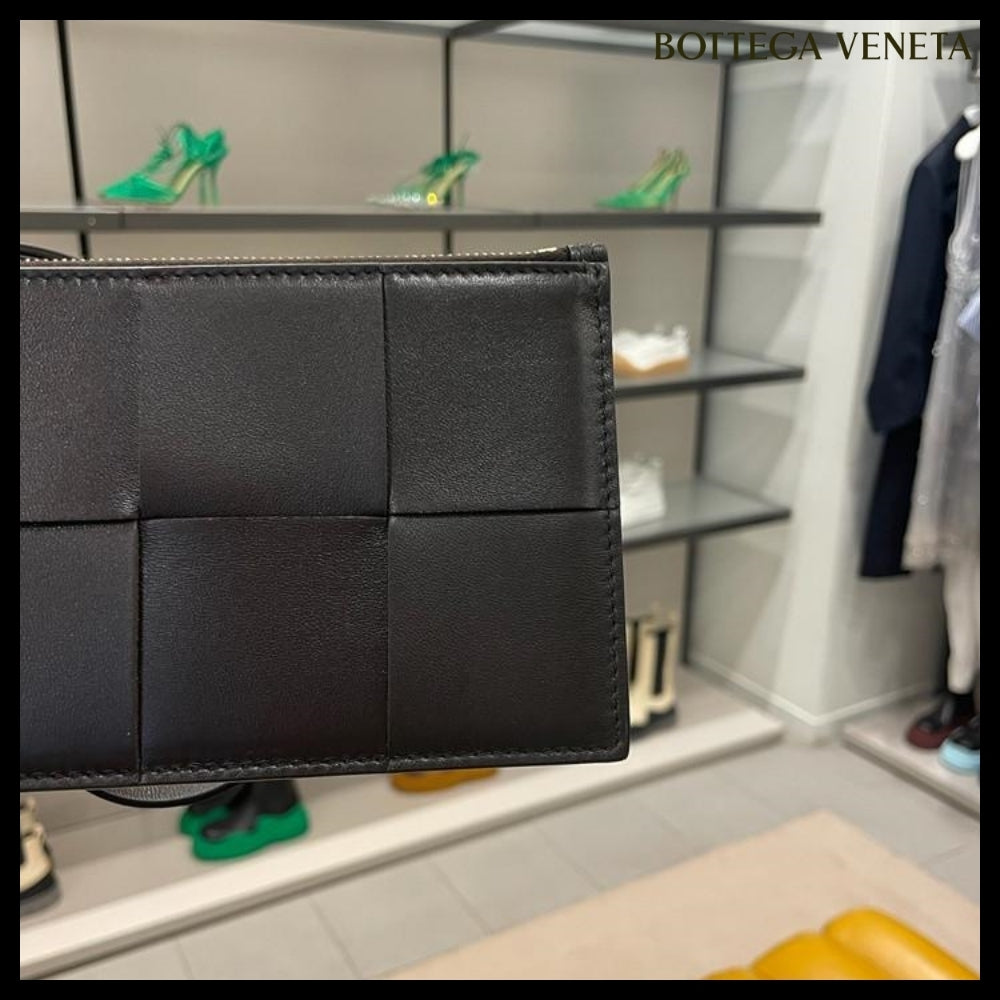 【BOTTEGA VENETA】Intreccio Nappa Calf Strap Pouch Fondant