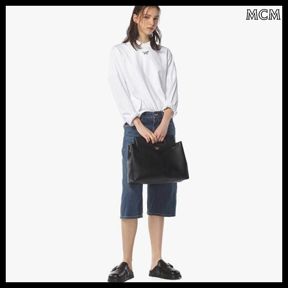 【MCM】Embossed leather soft diamond tote