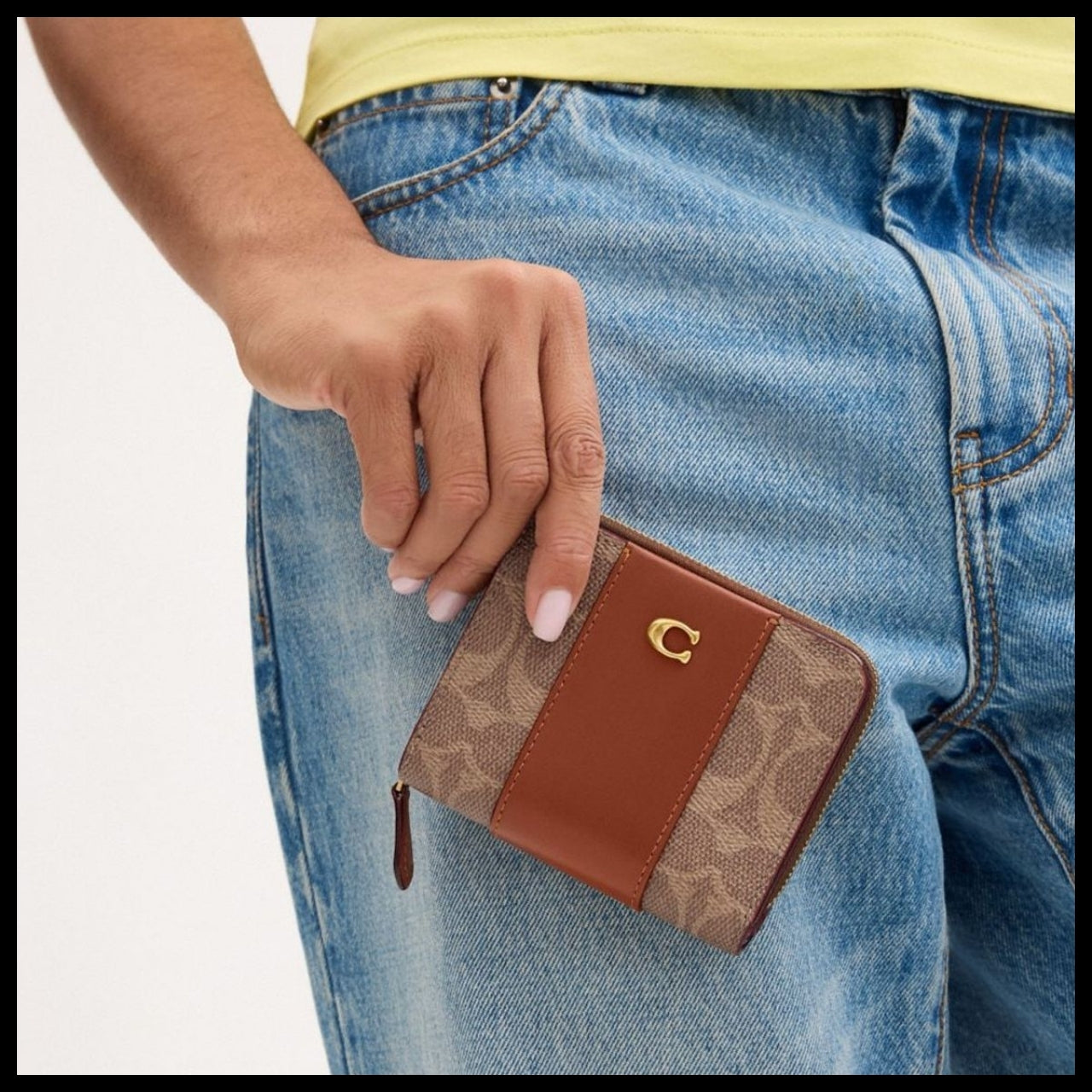 【Coach】Billfold wallet in colorblock signature canvas
