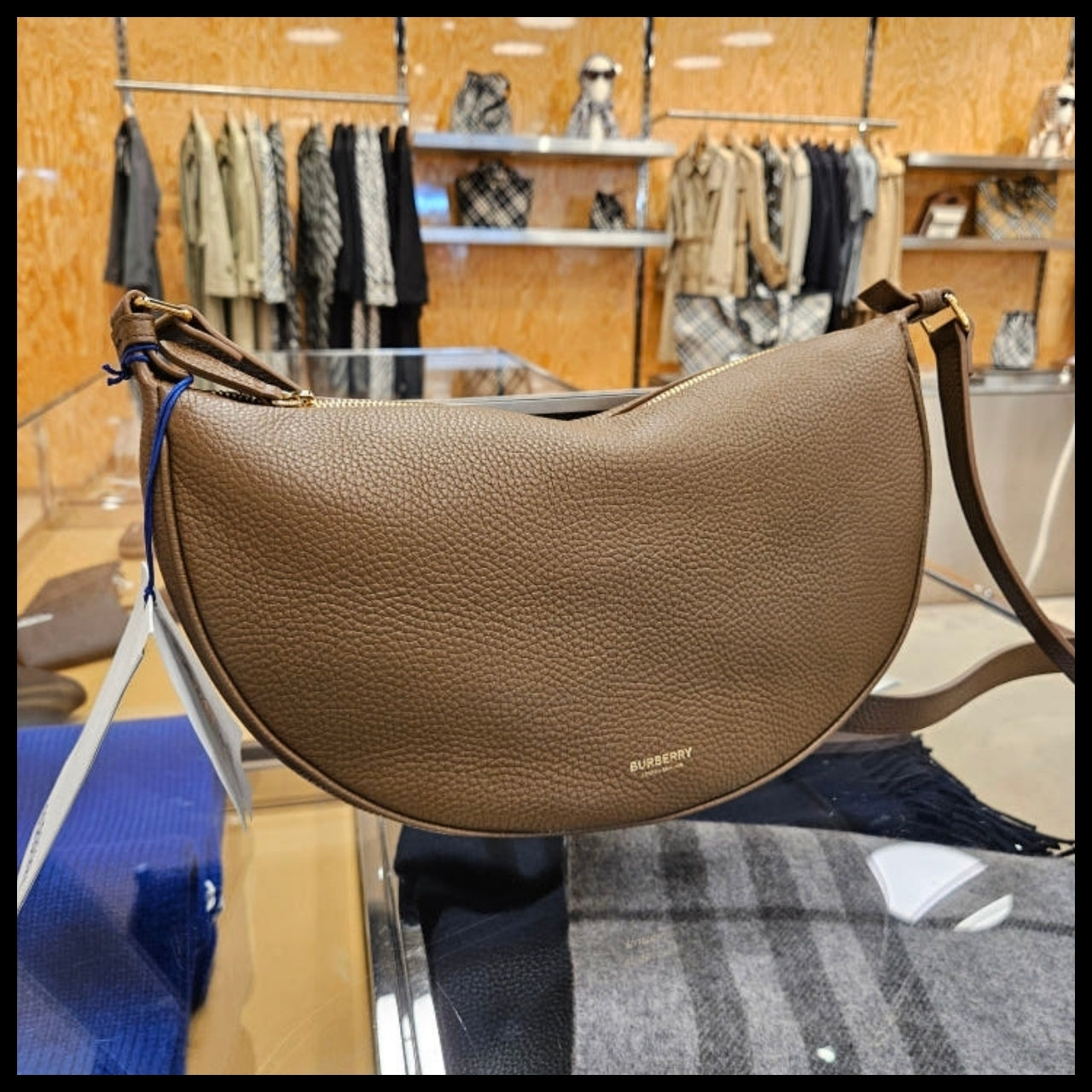 【Burberry】Half Moon Soft Grain Leather Sling Crossbody Bag