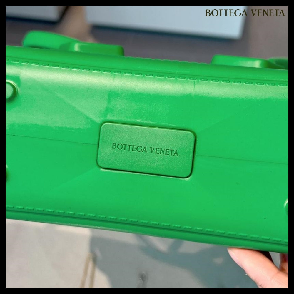 【BOTTEGA VENETA】Arco Rubber Small Tote Bag Grass