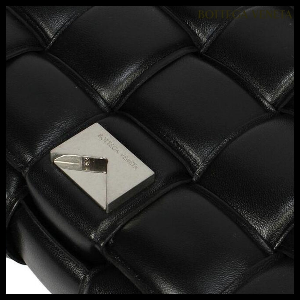 【BOTTEGA VENETA】Chain Padded Cassette Bag
