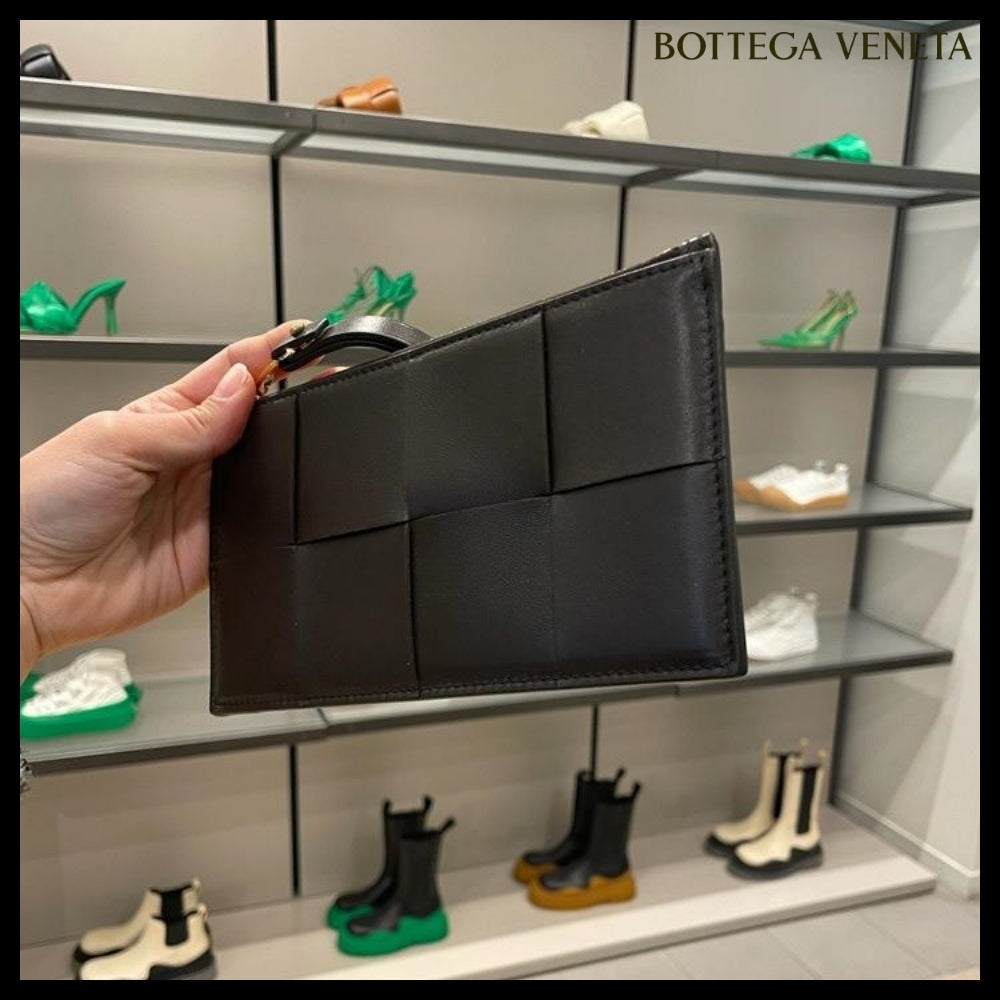 【BOTTEGA VENETA】Intreccio Nappa Calf Strap Pouch Fondant