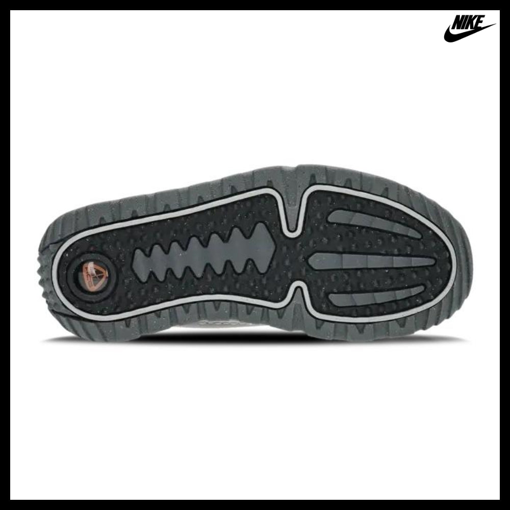 【NIKE】ACG Izy Running Shoes Photon Dust