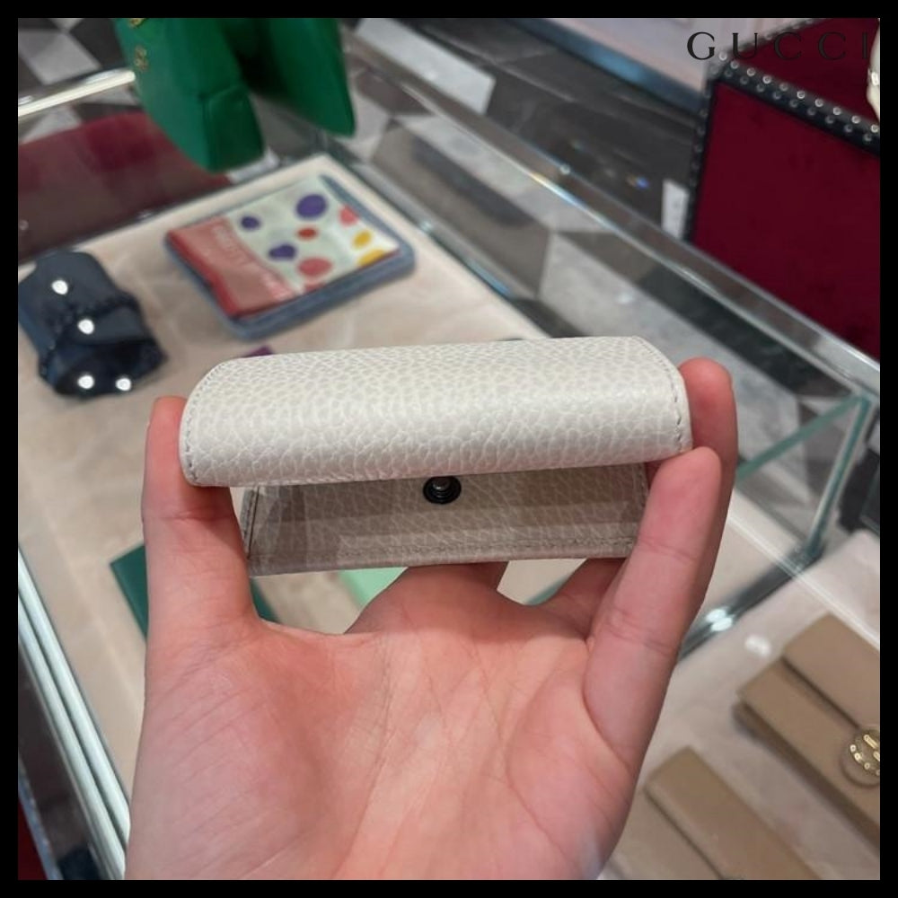 【GUCCI】 プチマーモントドラカーフフラップキーケースホワイト