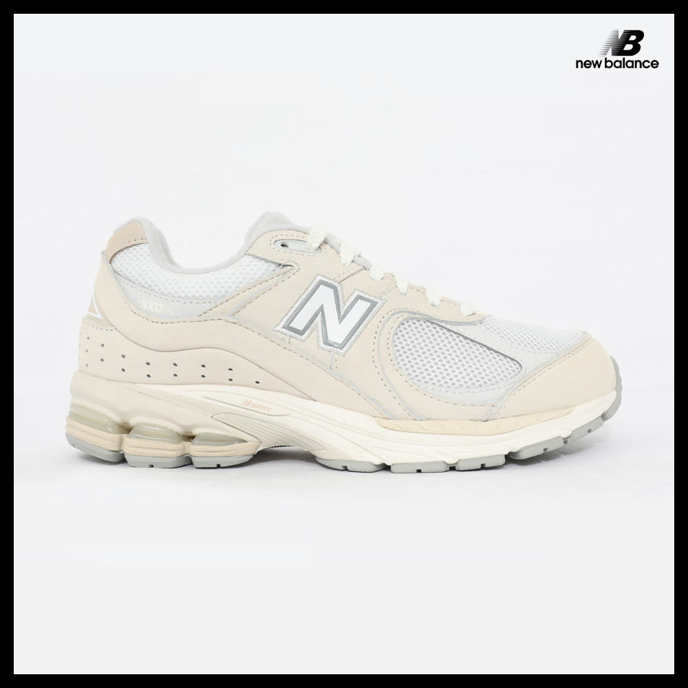 【New Balance】2002 ivory sneakers