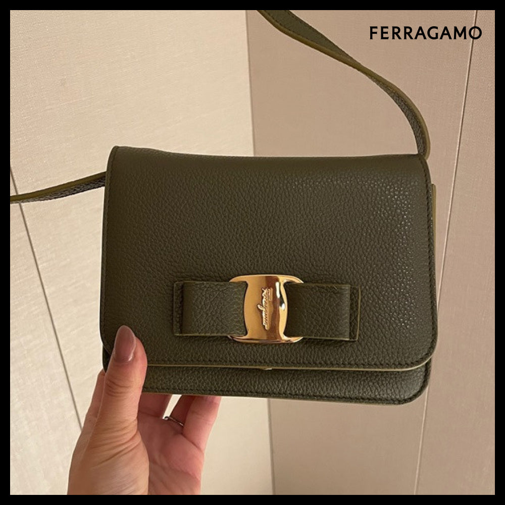 【FERRAGAMO】BOW RIBBON GRAIN LEATHER FLAP CROSSBODY BAG