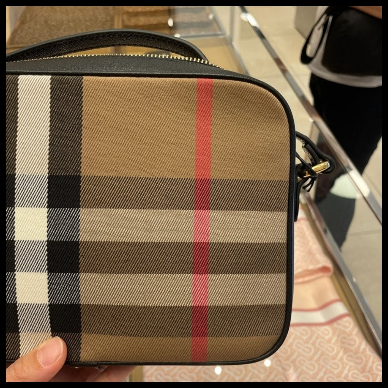【BURBERRY】House Check Camera Bag Black