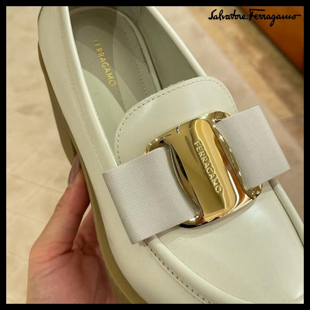 【FERRAGAMO】BENILDE VARA BOW LEATHER LOAFER HEELS WHITE