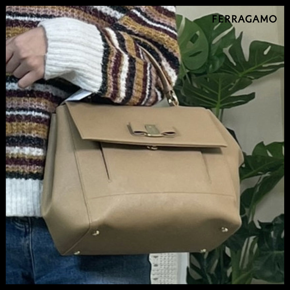 【FERRAGAMO】GOLD VARA BOW RIBBON CARRIE O TOTE BAG CAMEL