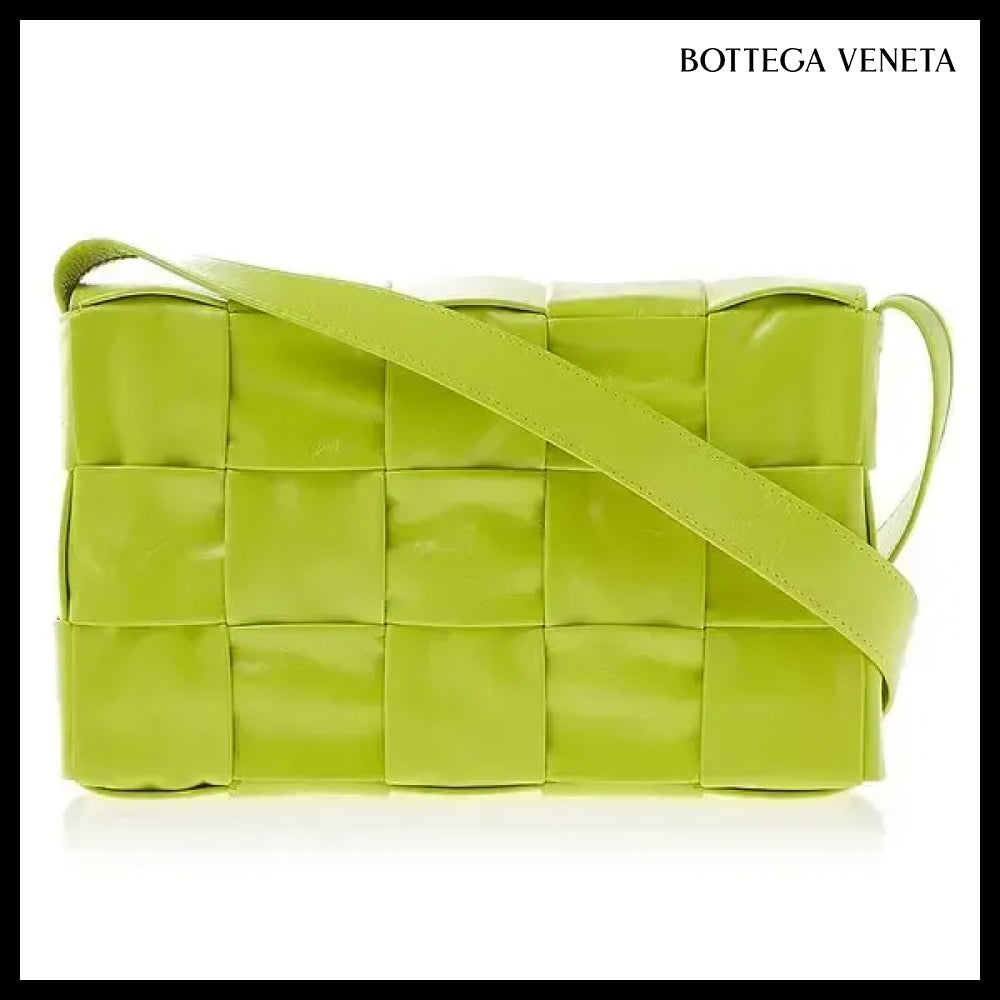 【BOTTEGA VENETA】Men's Small Cassette Bag