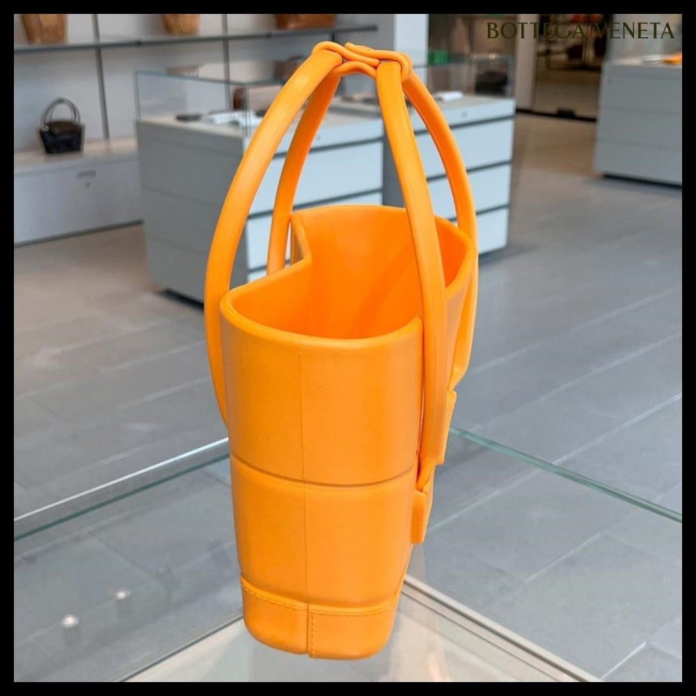 【BOTTEGA VENETA】Arco Rubber Small Tote Bag Tangerine