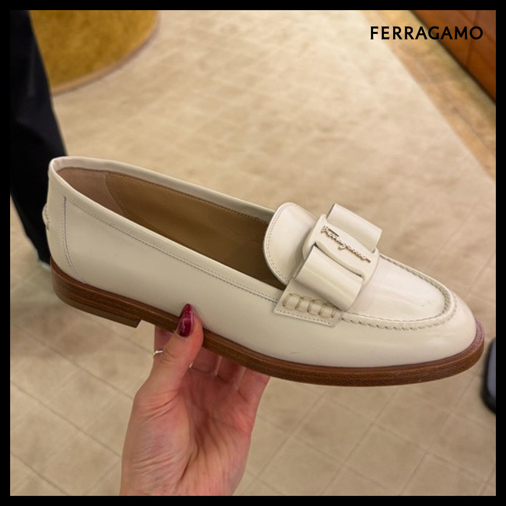 【FERRAGAMO】VIVALDO NEW VARA BOW LEATHER LOAFERS IVORY
