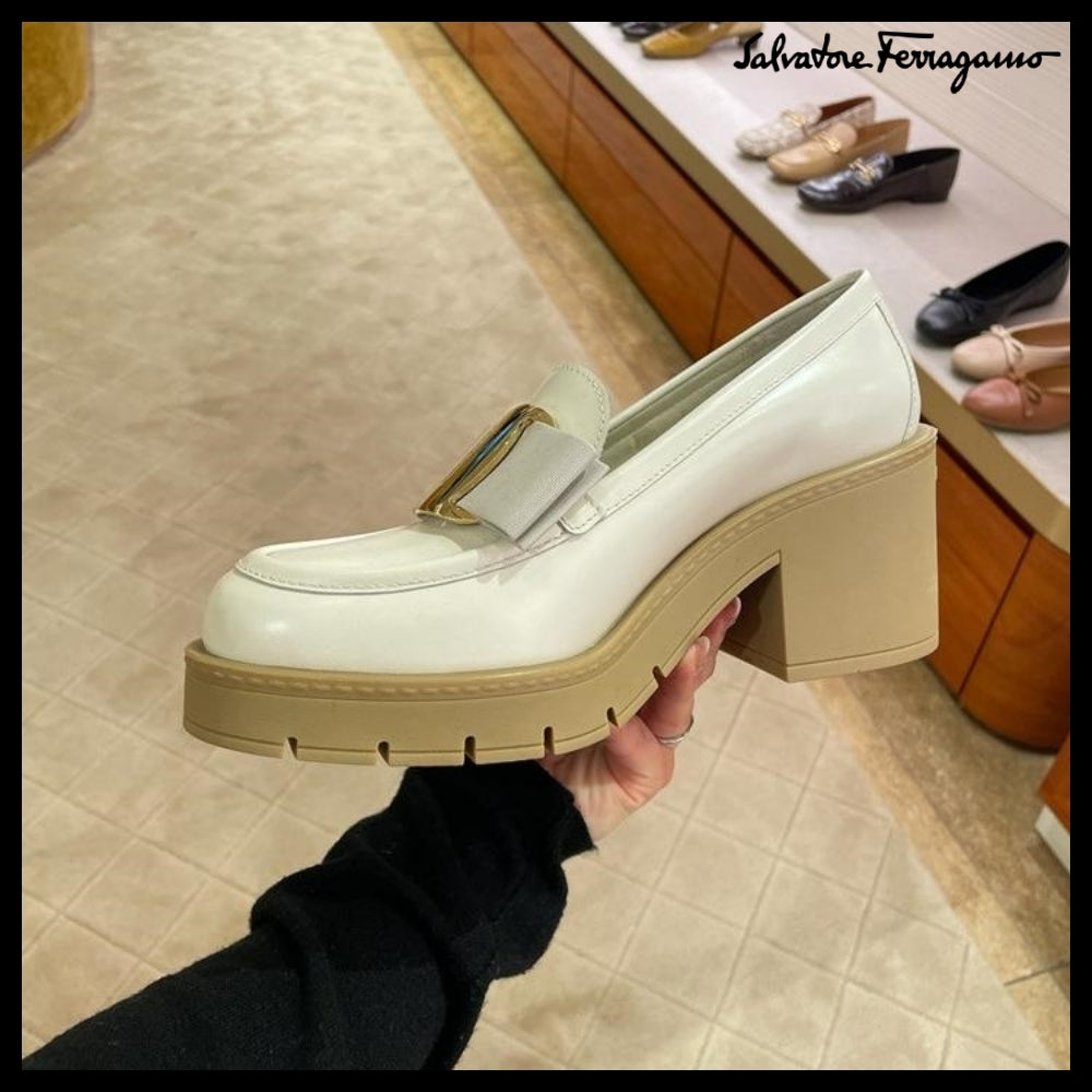 【FERRAGAMO】BENILDE VARA BOW LEATHER LOAFER HEELS WHITE