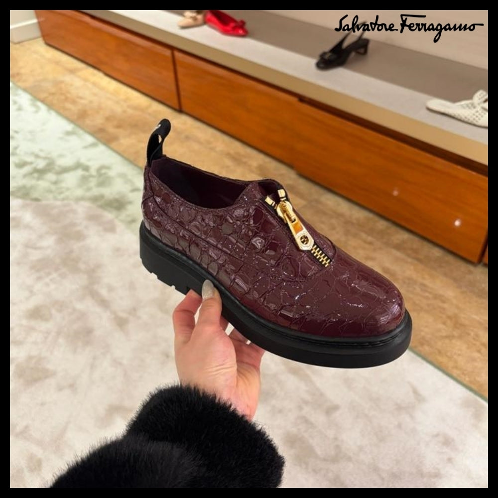 【FERRAGAMO】KAIA CROC PATTERN ZIPPER LOAFERS BURGUNDY
