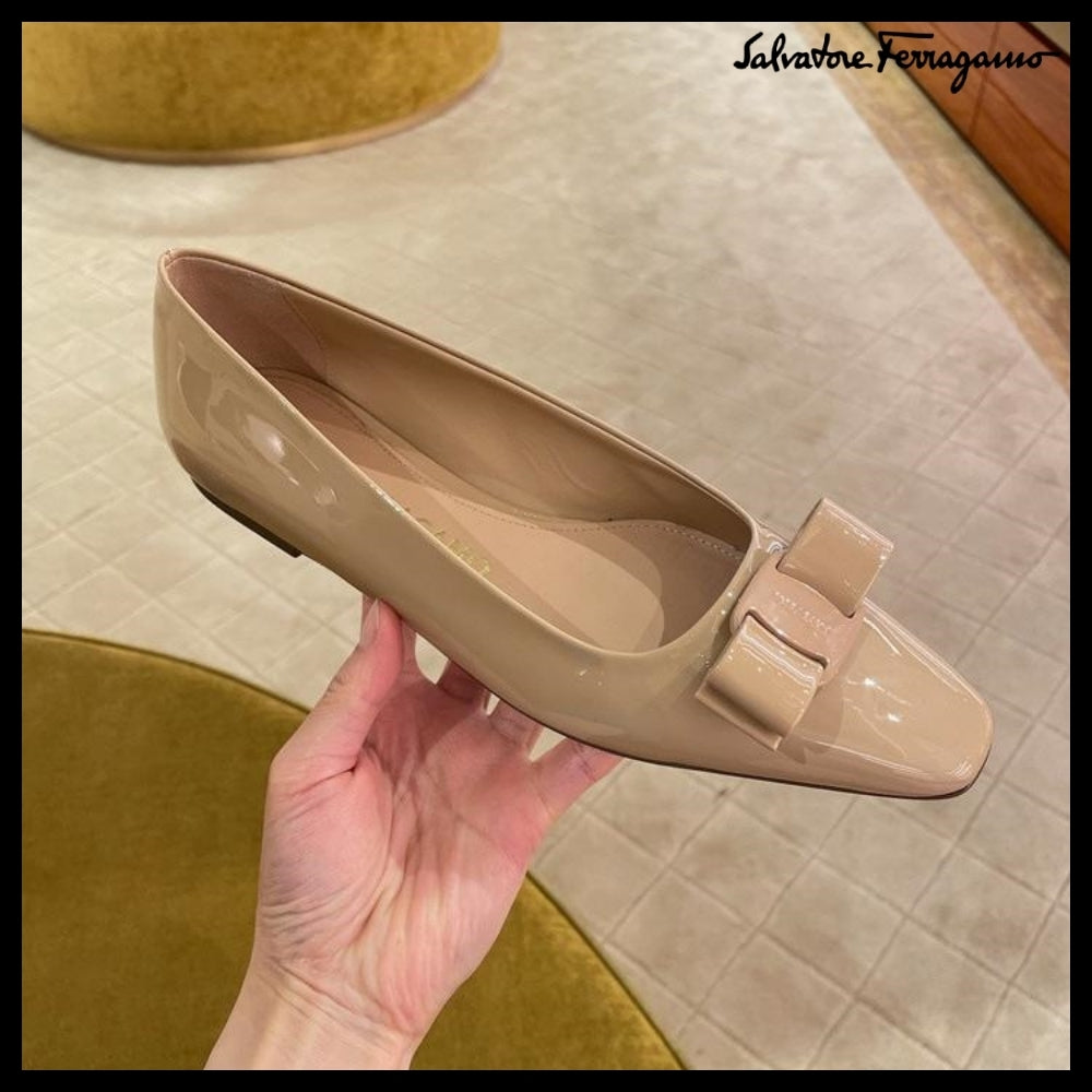 【FERRAGAMO】ANZ 1 VARA BOW PATENT FLATS BEIGE