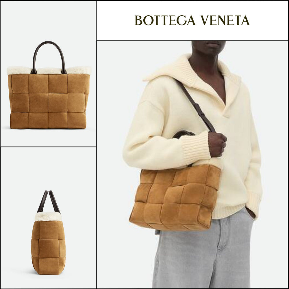 【BOTTEGA VENETA】SMALL EAST-WEST ARCO TOTE CAMEL