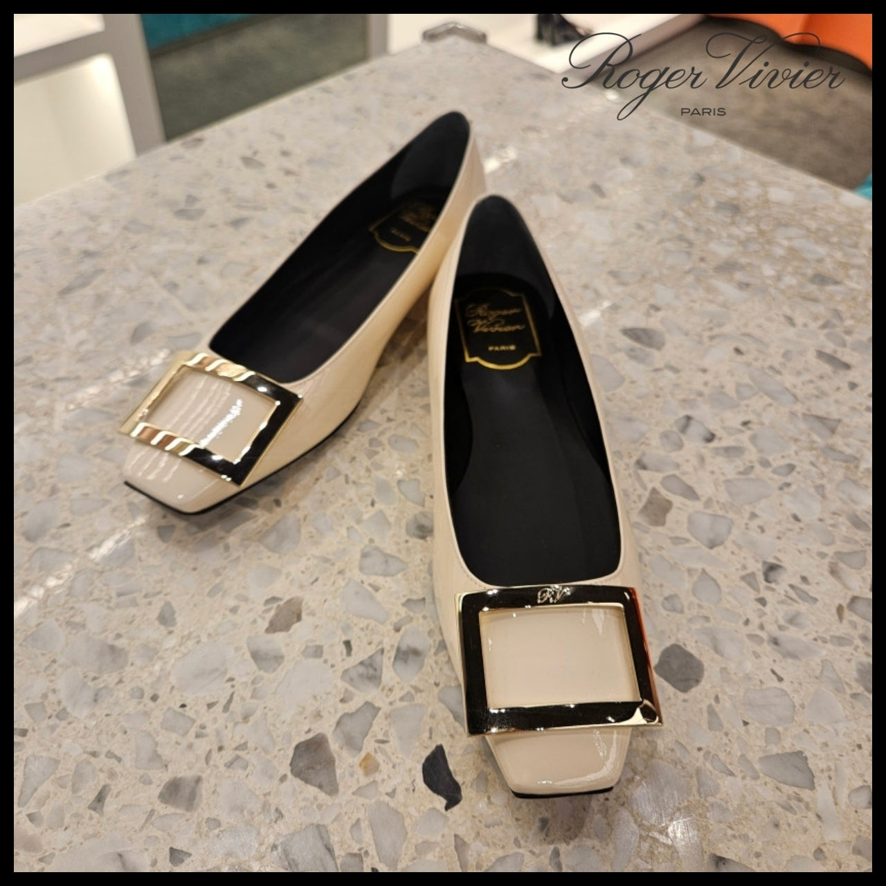 【Roger Vivier】Trumpet Flat Shoes