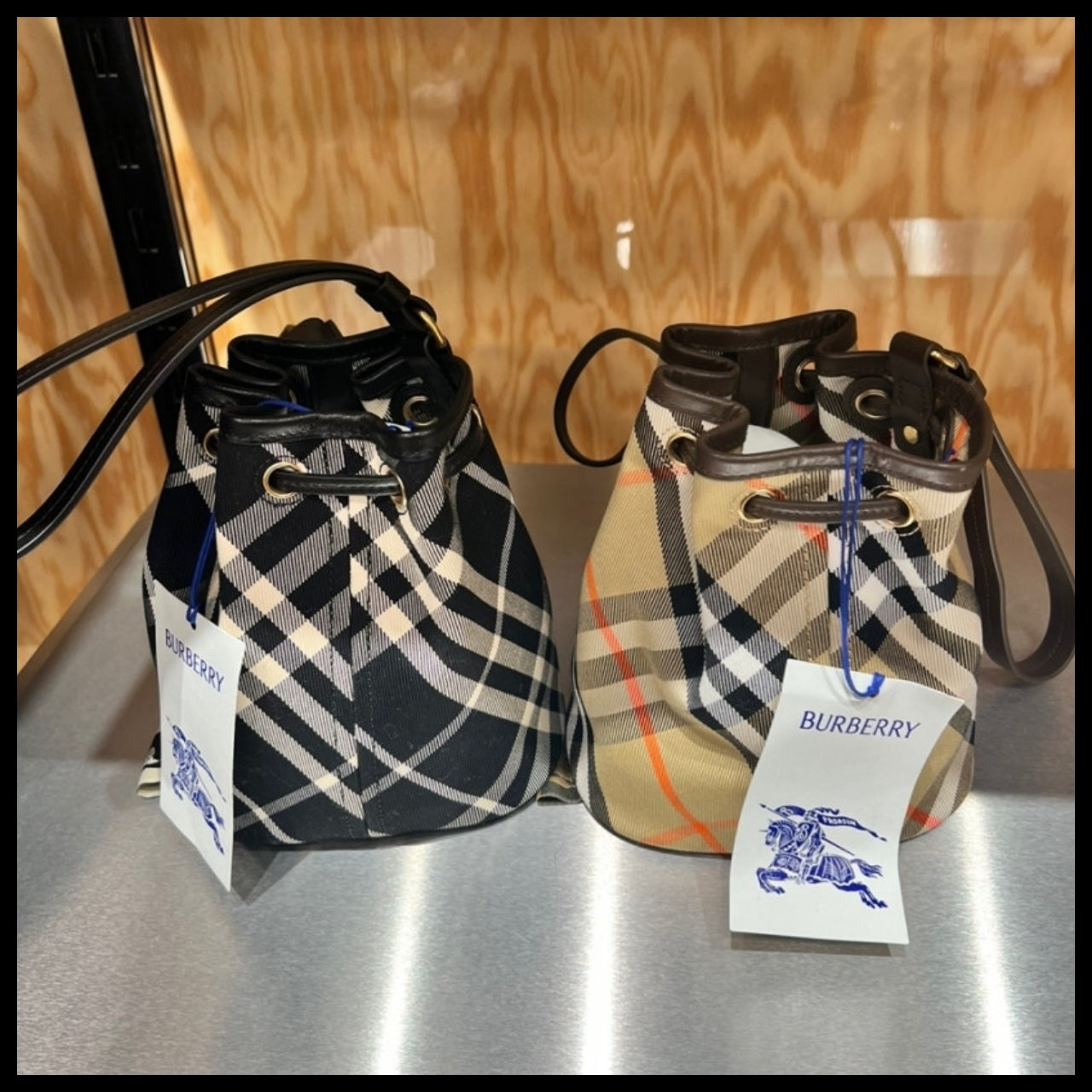 【Burberry】Check Drawstring Bucket Bag