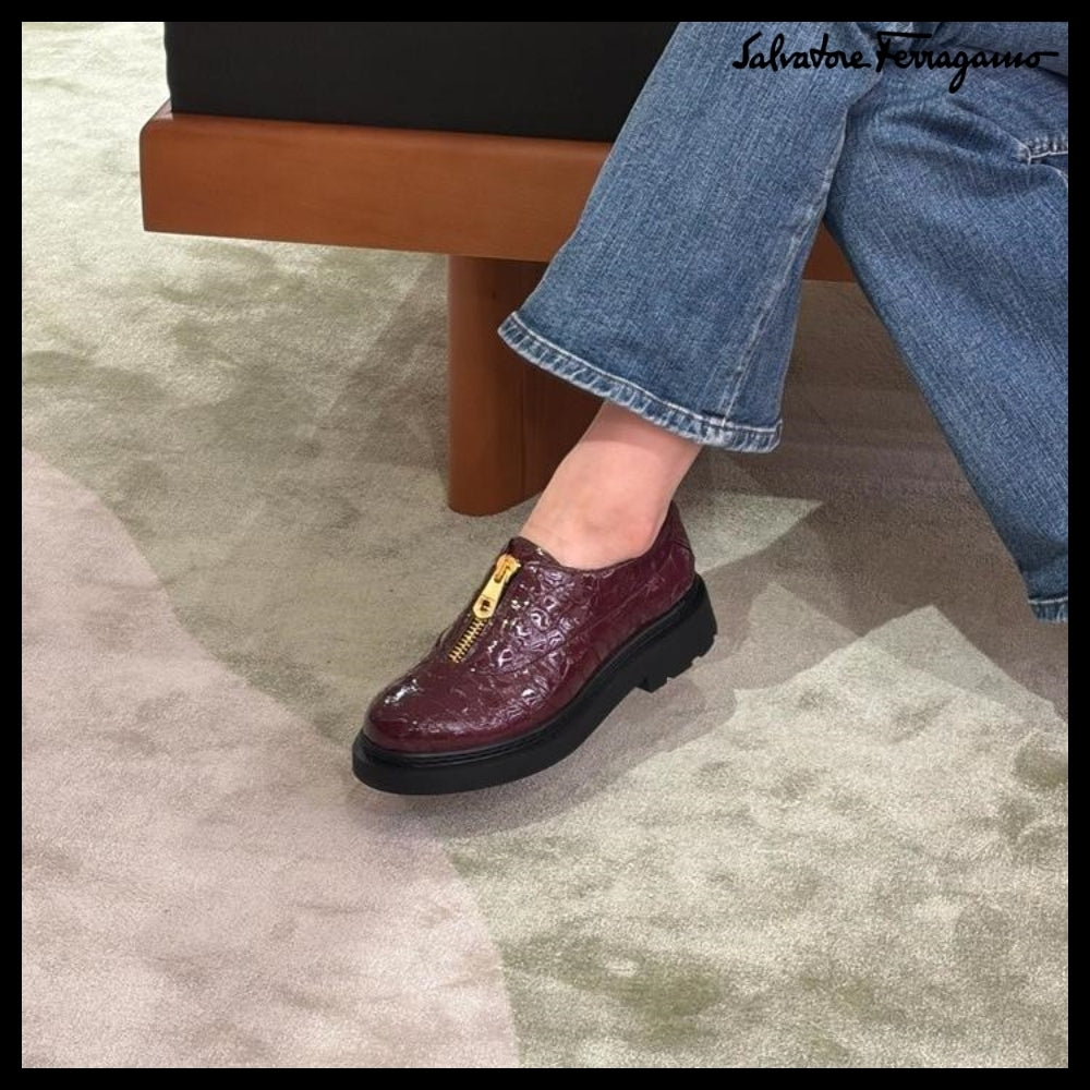 【FERRAGAMO】KAIA CROC PATTERN ZIPPER LOAFERS BURGUNDY