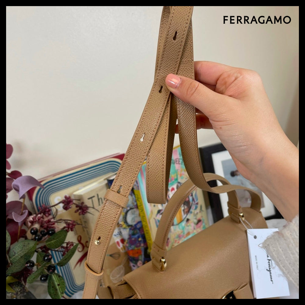 【FERRAGAMO】GOLD VARA BOW RIBBON CARRIE O TOTE BAG CAMEL