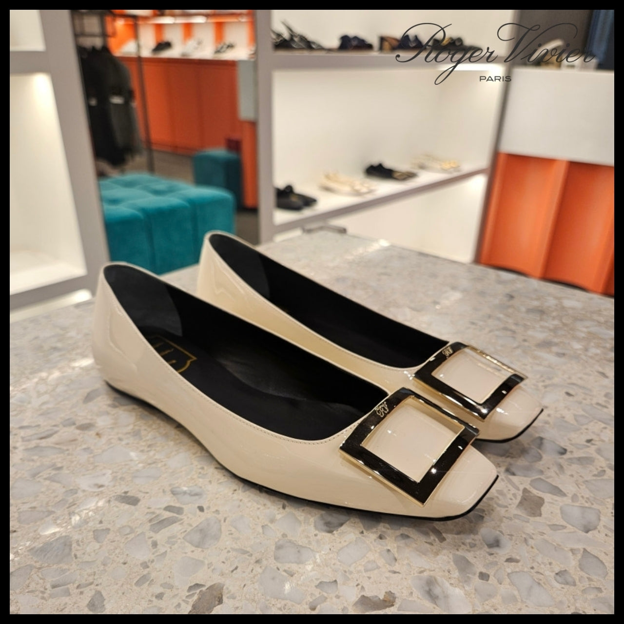【Roger Vivier】Trumpet Flat Shoes