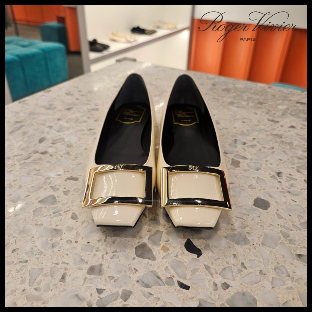 【Roger Vivier】Trumpet Flat Shoes