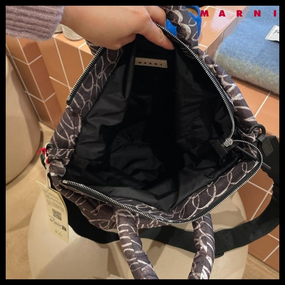 【MARNI】Logo-Patch Scribble-Print Puffer Tote Bag Charcoal