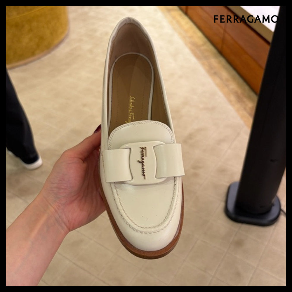 【FERRAGAMO】VIVALDO NEW VARA BOW LEATHER LOAFERS IVORY