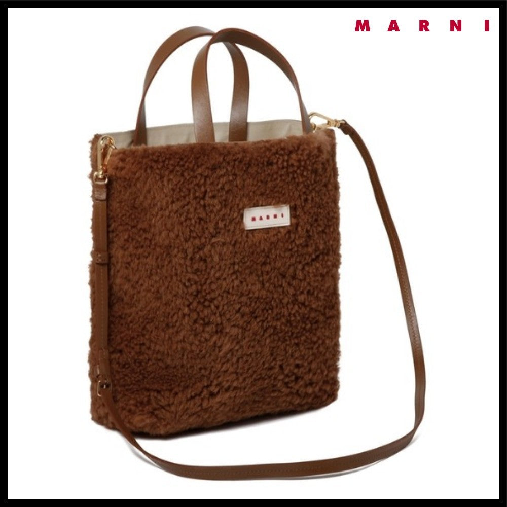 【MARNI】 LOGO PATCH SHEARLING TOTE BAG