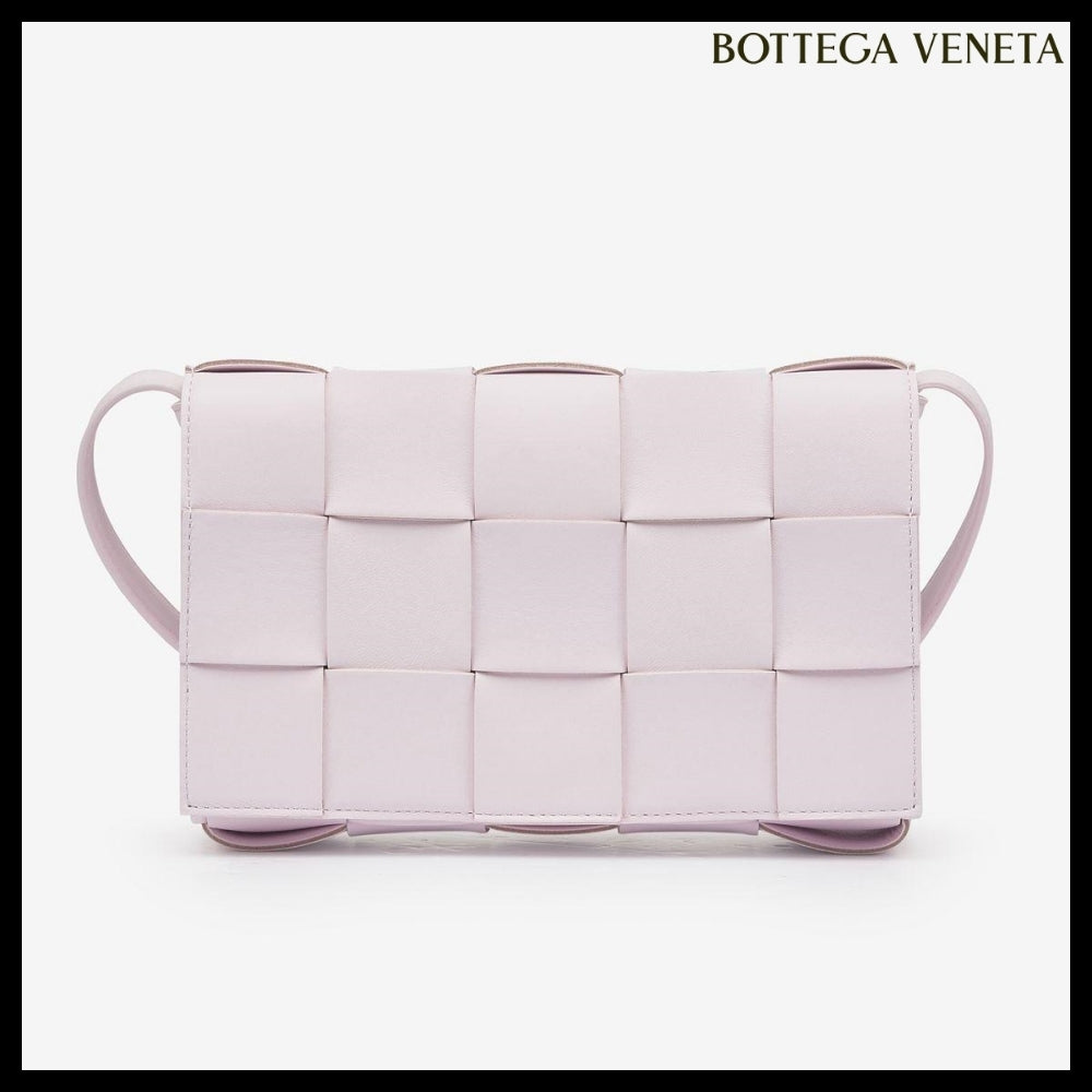 【BOTTEGA VENETA】Lambskin Leather Cassette Bag Bliss Washed
