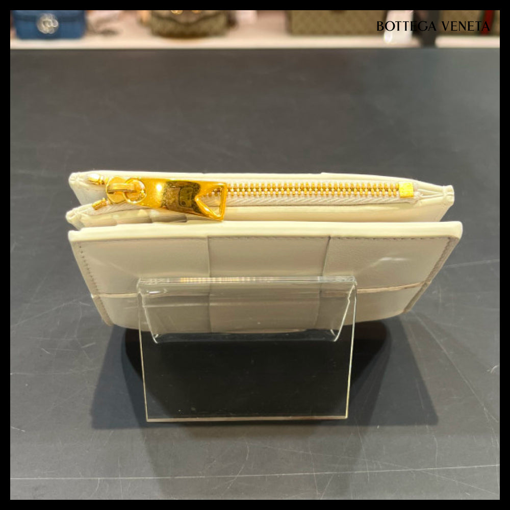 【BOTTEGA VENETA】INTRECCIATO LEATHER BI-FOLD WALLET
