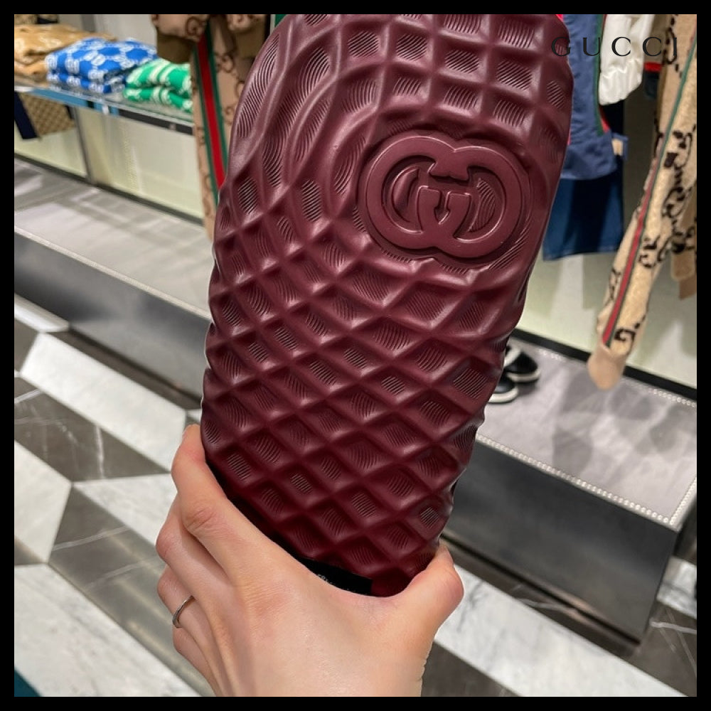 【GUCCI】Water Ripple Interlocking Rubber Men’s Slippers