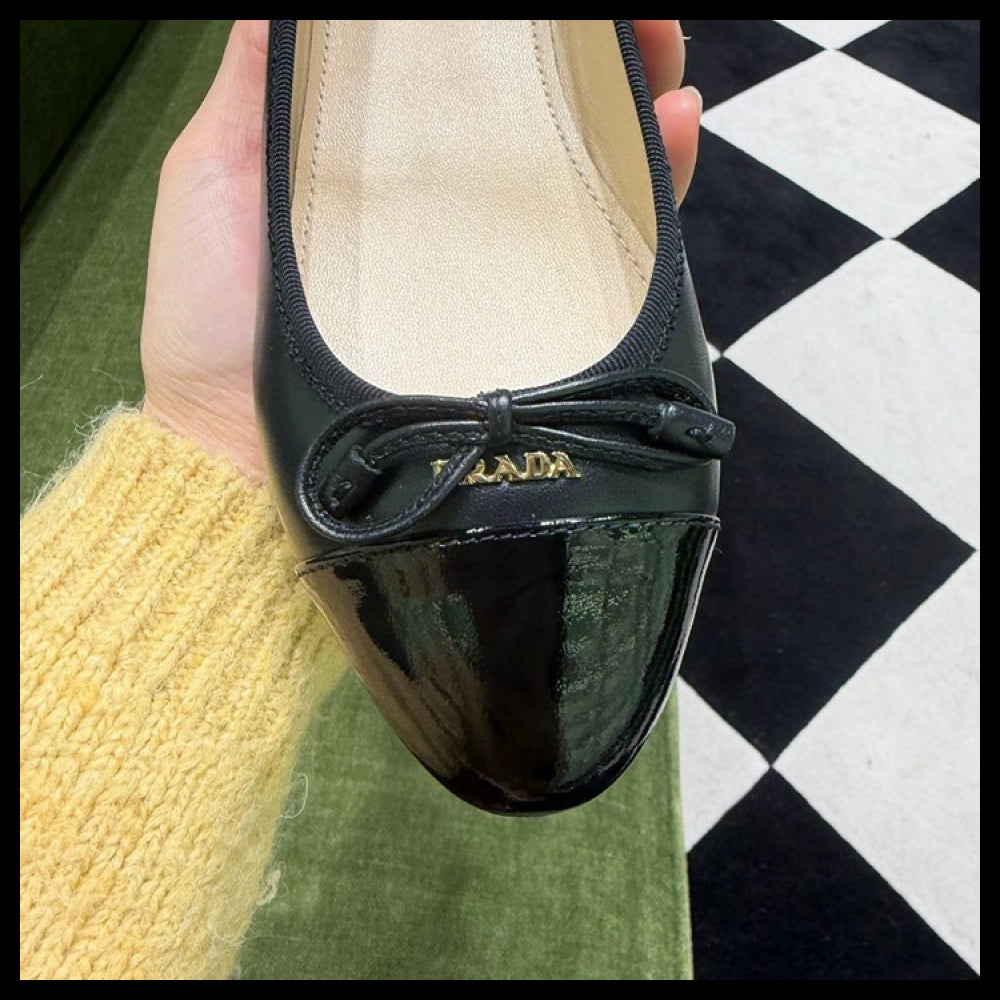 【Prada】Mini Ribbon Leather Flat Shoes Black