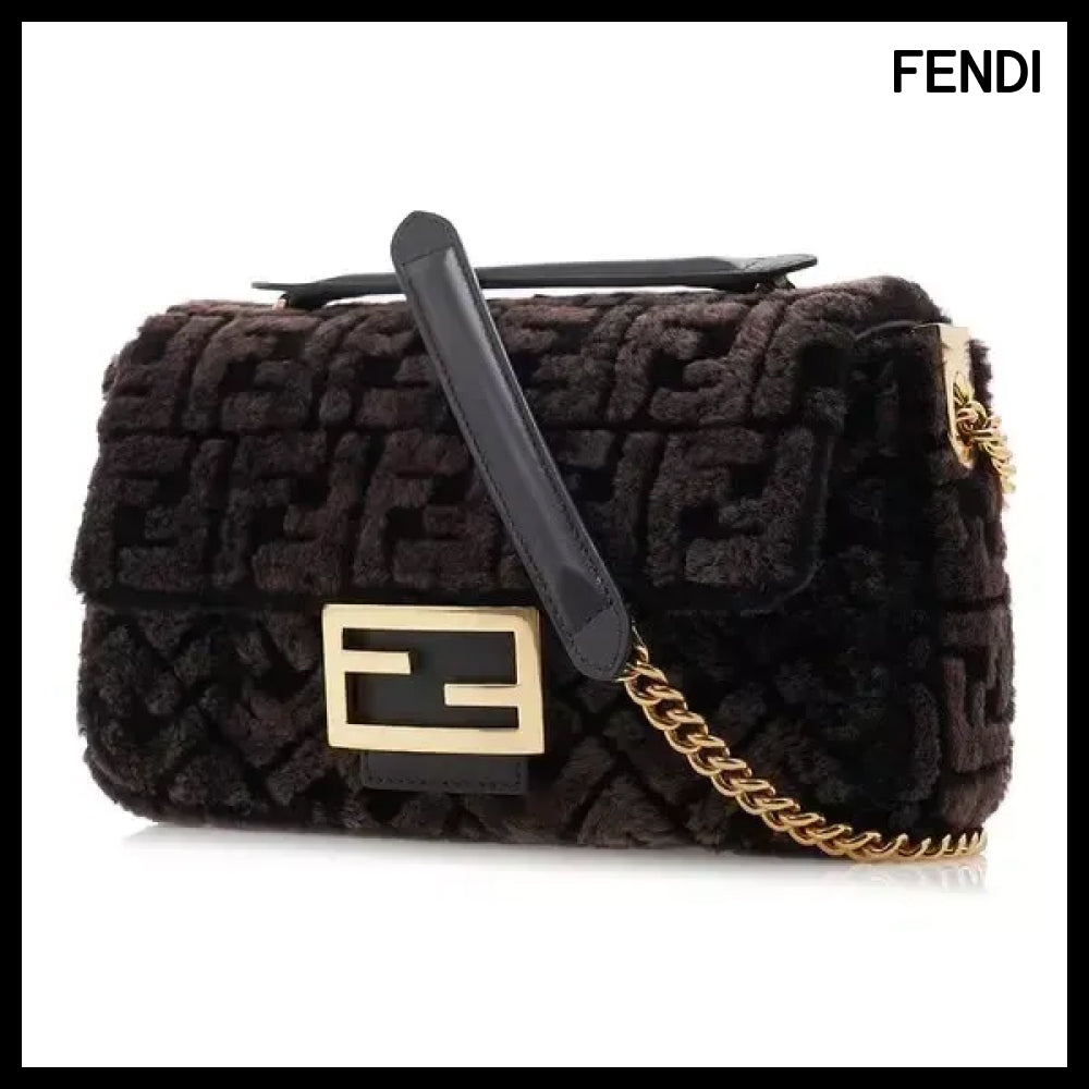【FENDI】Women's Chain Baguette Bag