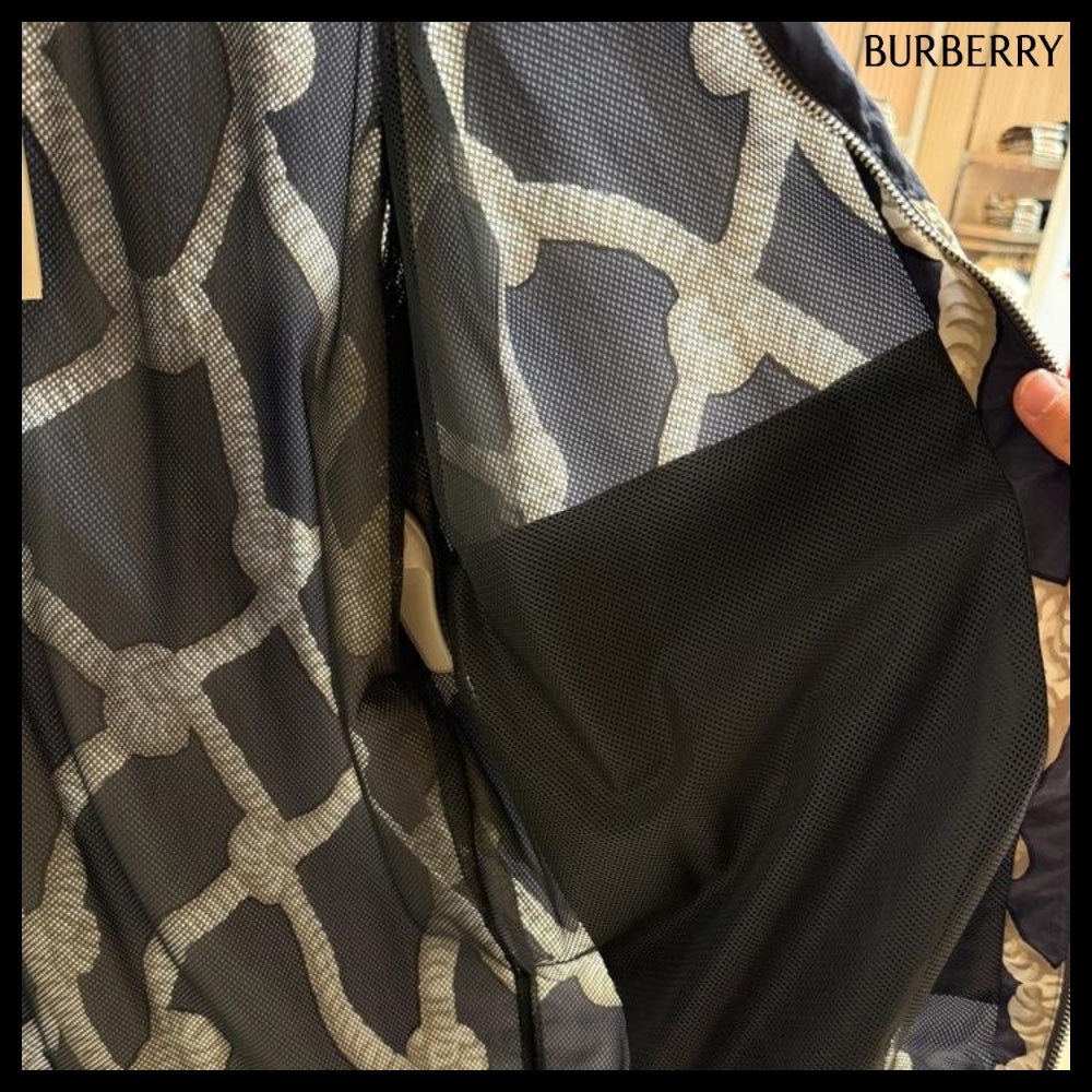 【Burberry】Knot Print Nylon Hooded Jacket Magnet