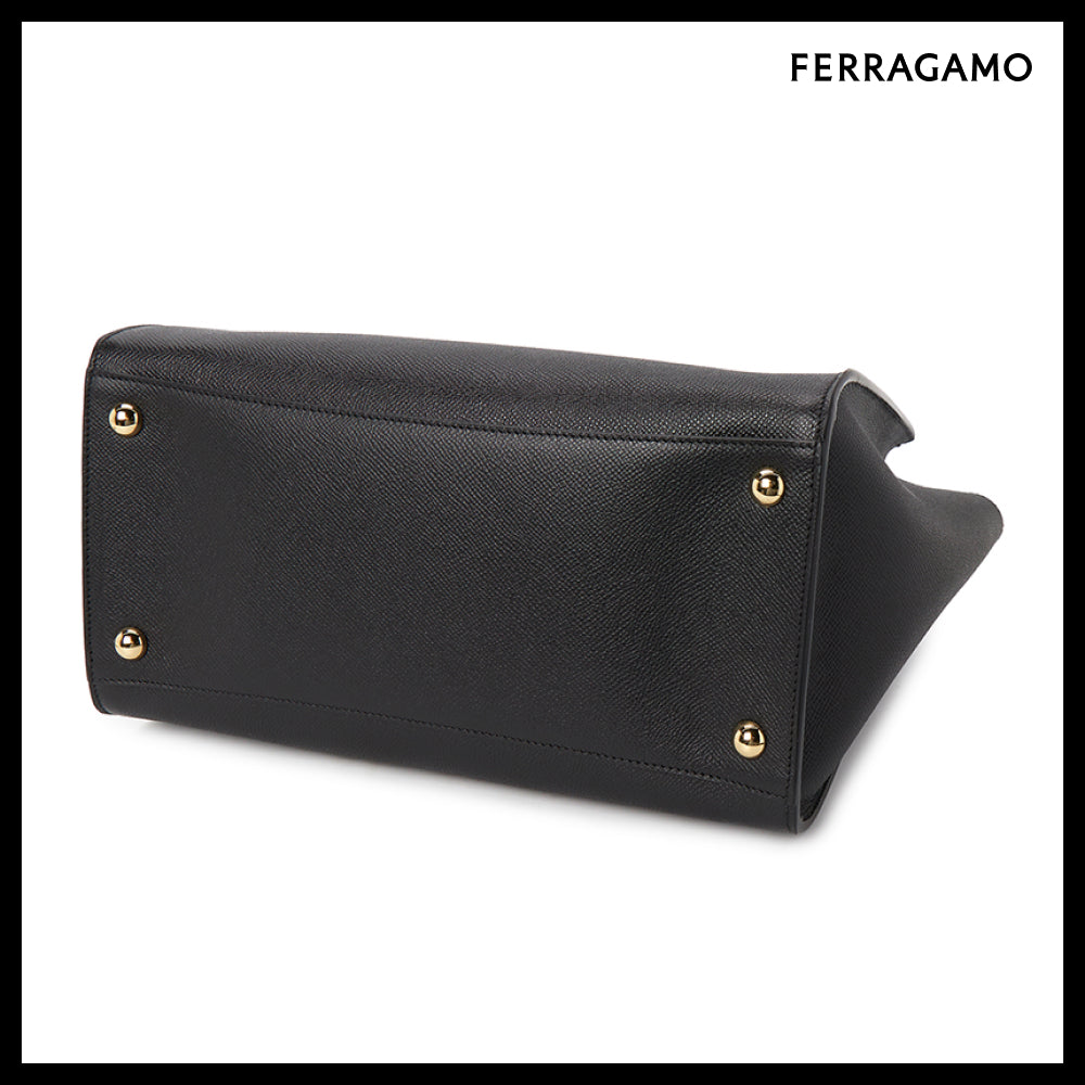 【Ferragamo】Rounded Gancini Shoulder Bag