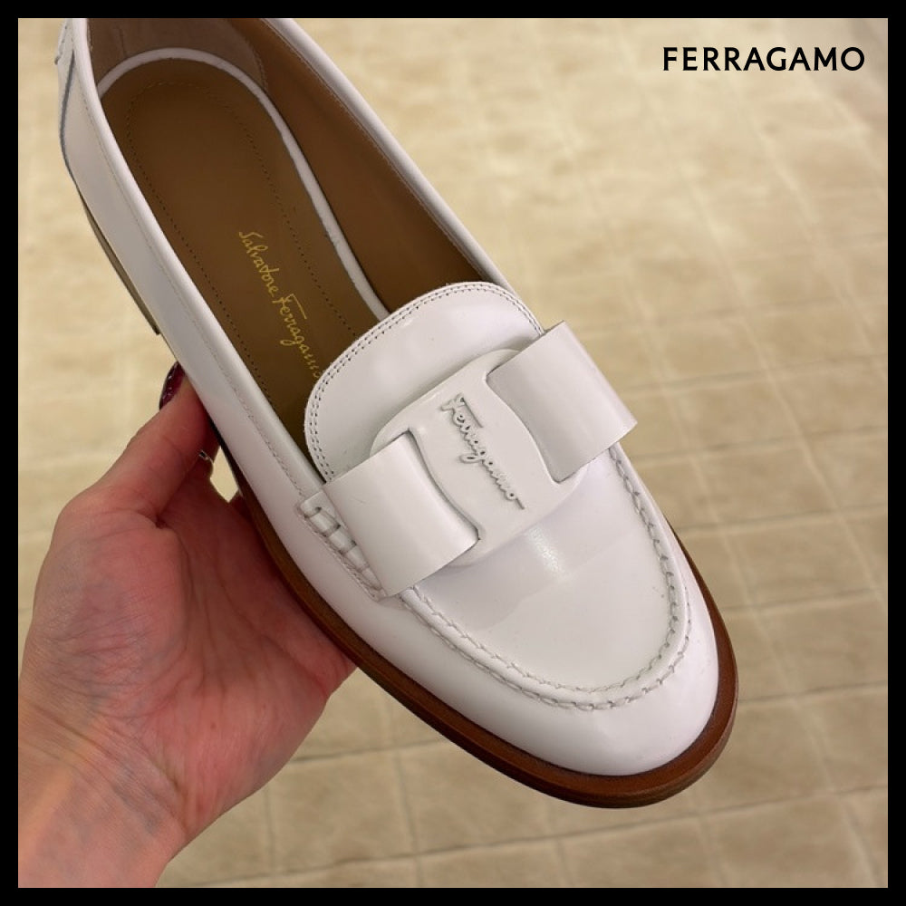 【FERRAGAMO】VIVALDO NEW VARA BOW LEATHER LOAFERS WHITE