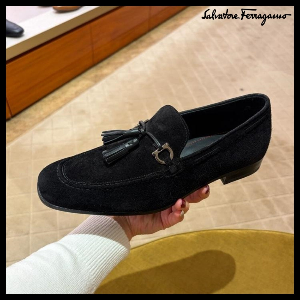 【FERRAGAMO】BASILEA 2 GANCINI TASSEL SUEDE LOAFERS BLACK