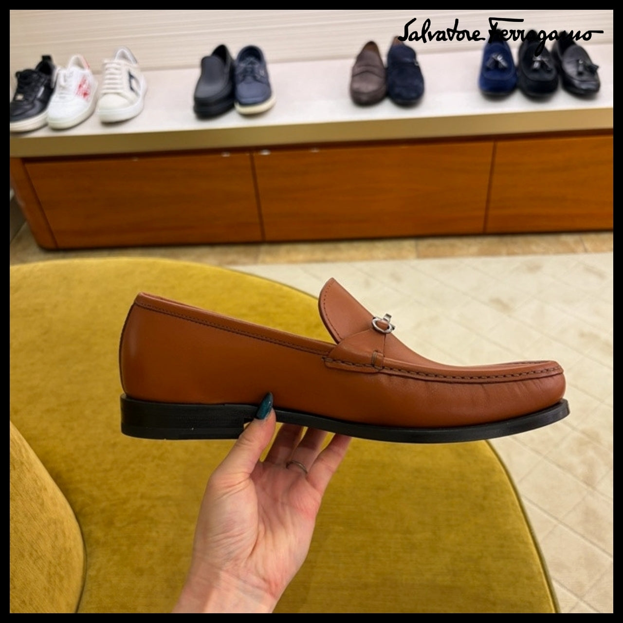 【FERRAGAMO】ROLO 22 GANCINI LEATHER LOAFERS CAMEL