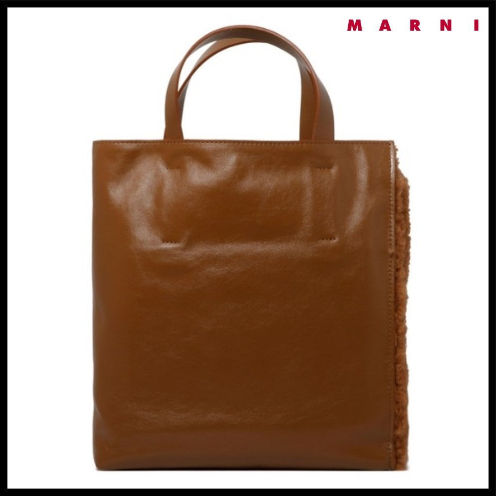 【MARNI】 LOGO PATCH SHEARLING TOTE BAG